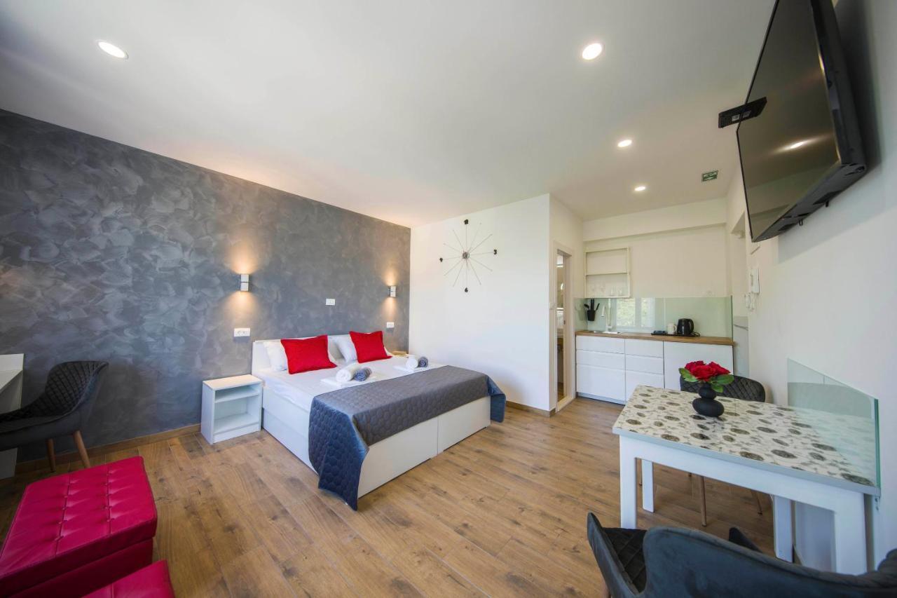 Split Central Luxury Studios Exterior photo